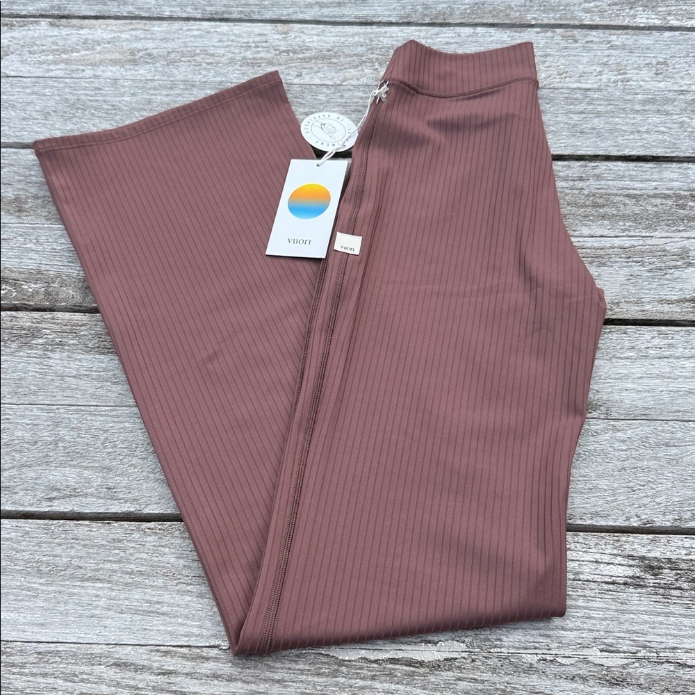 VUORI Inversion Rib Slim Flare SABLE SIZE XS NWT - Picture 1 of 6